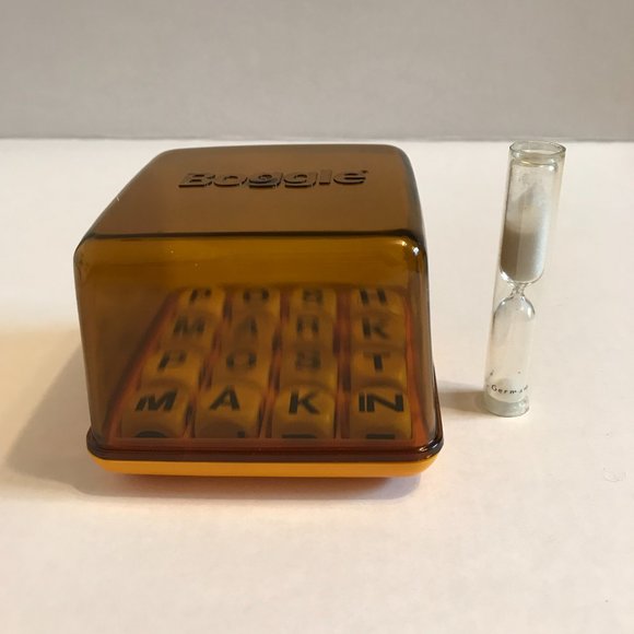 Parker Brothers Deluxe Boggle Hidden Word Game with Self-scrambling Shaker - Picture 7 of 11